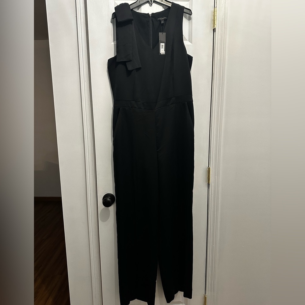 BANANA REPUBLIC Black Jumpsuit - New with tags - Size 8